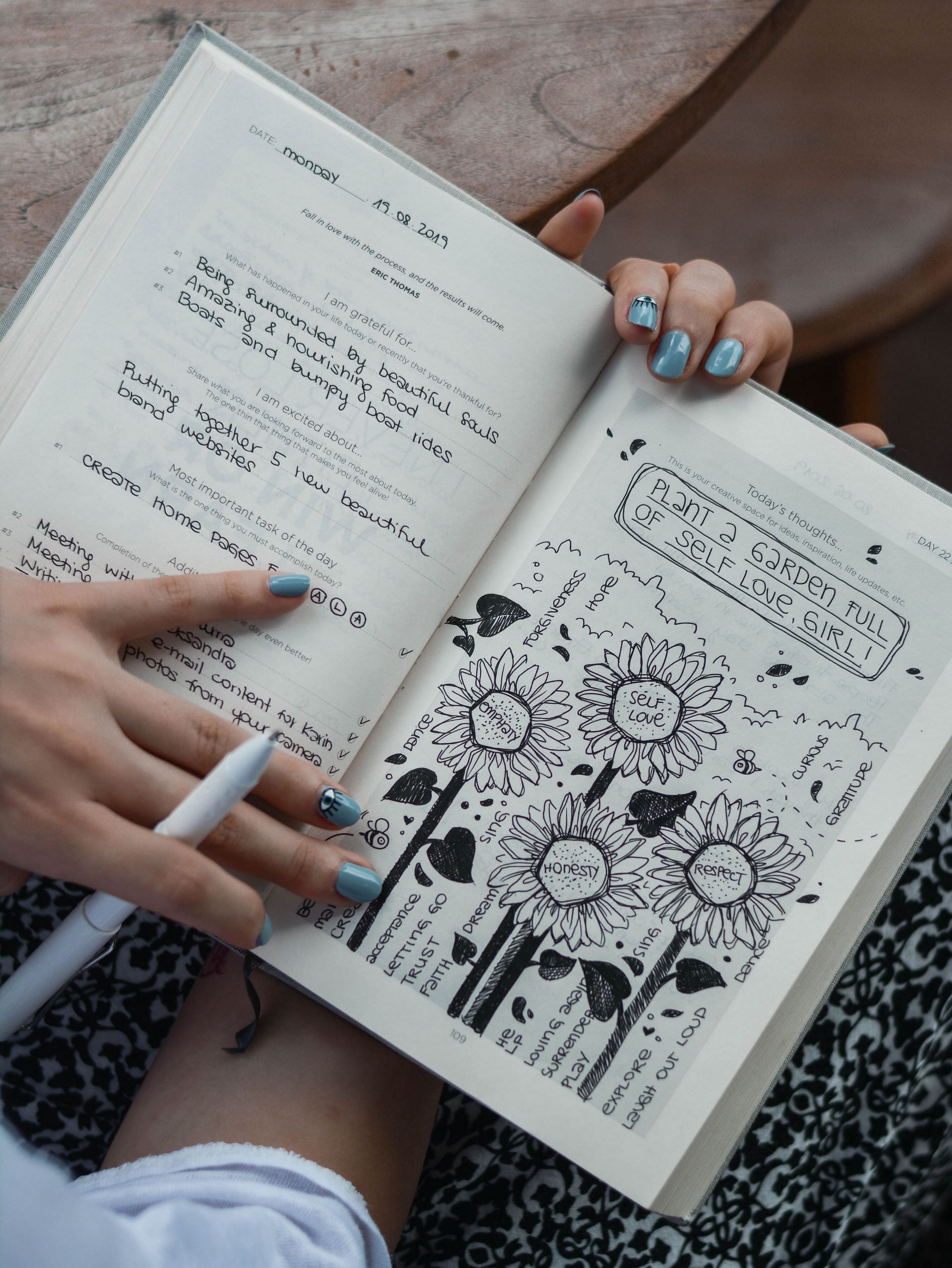 Creativity and benefits of doodling go hand in hand. (Image via Unsplash/ Prophsee Journals)