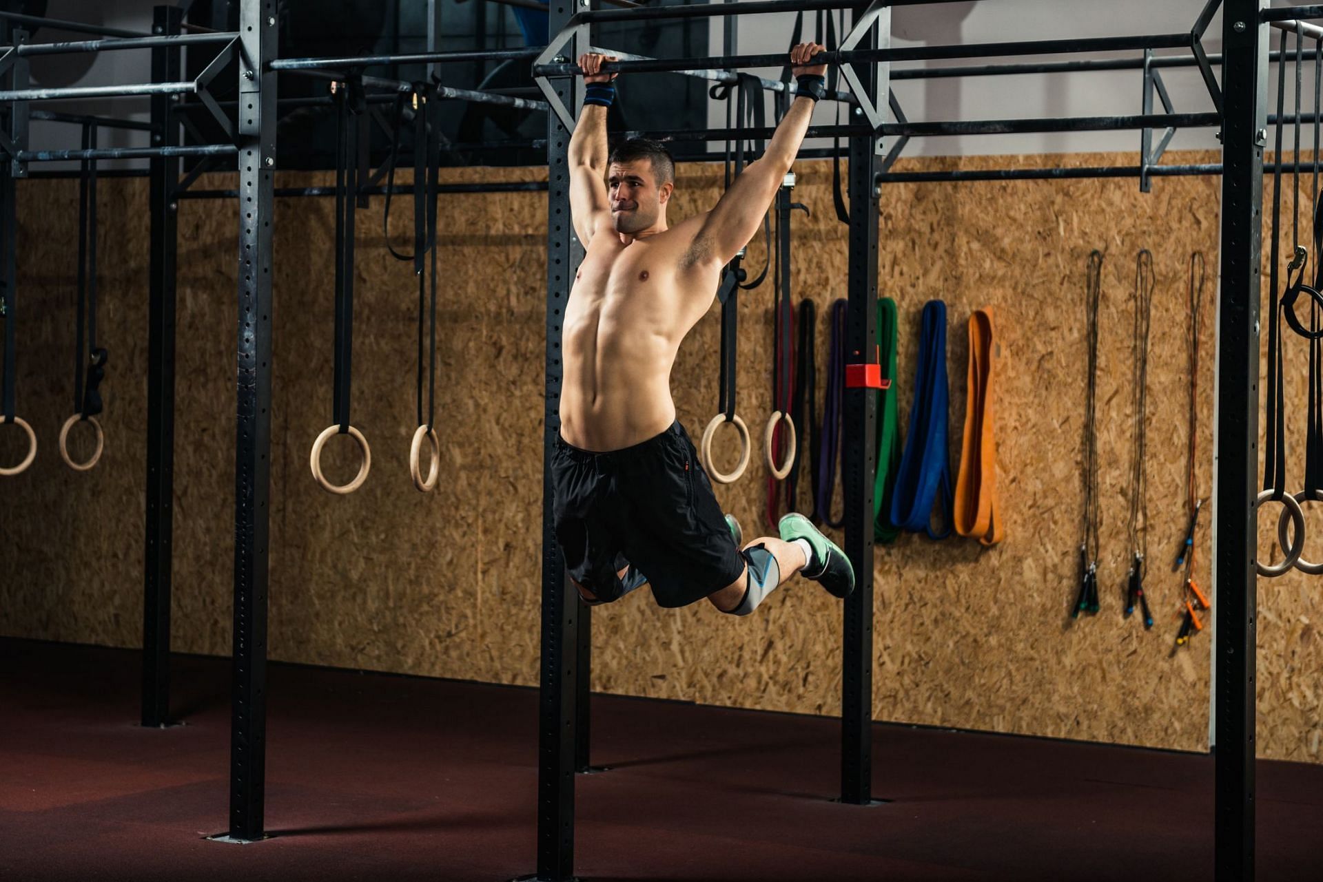 Kipping pull-ups (Image via Google)