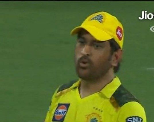 Dhoni's 'disrespectful' act in IPL playoffs tie lambasted by ex