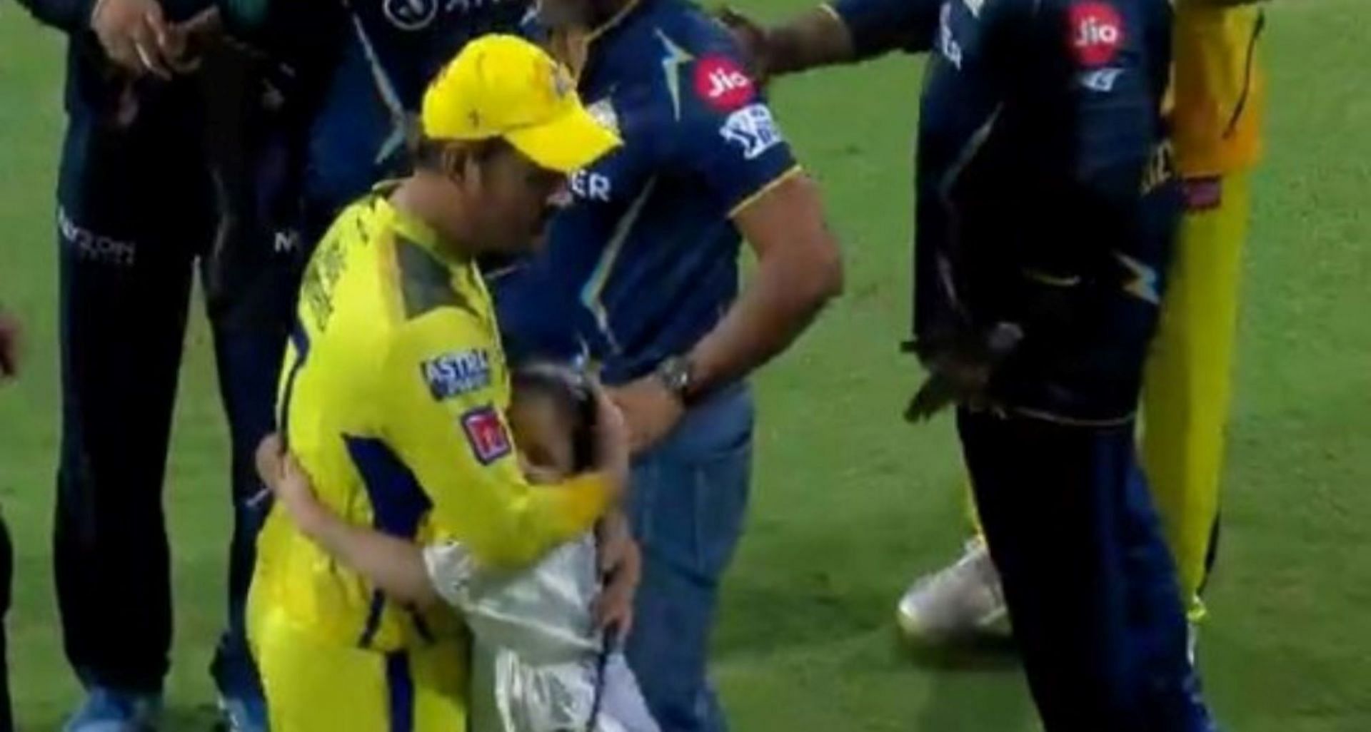 Ziva and MS Dhoni shared a heartwarming moment after the CSK-GT clash