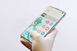 5 must-have smartphone accessories