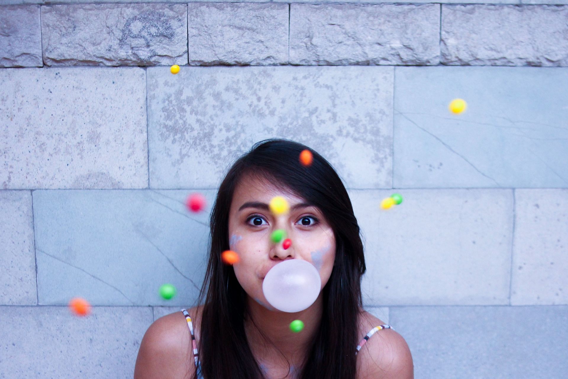 Chewing gum activates a number of facial muscles. (Image via Unsplash/ Karina Miranda)