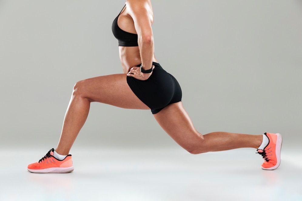 This exercise squeezes the glutes and lower body. (Image via Freepik/Drobotdean)