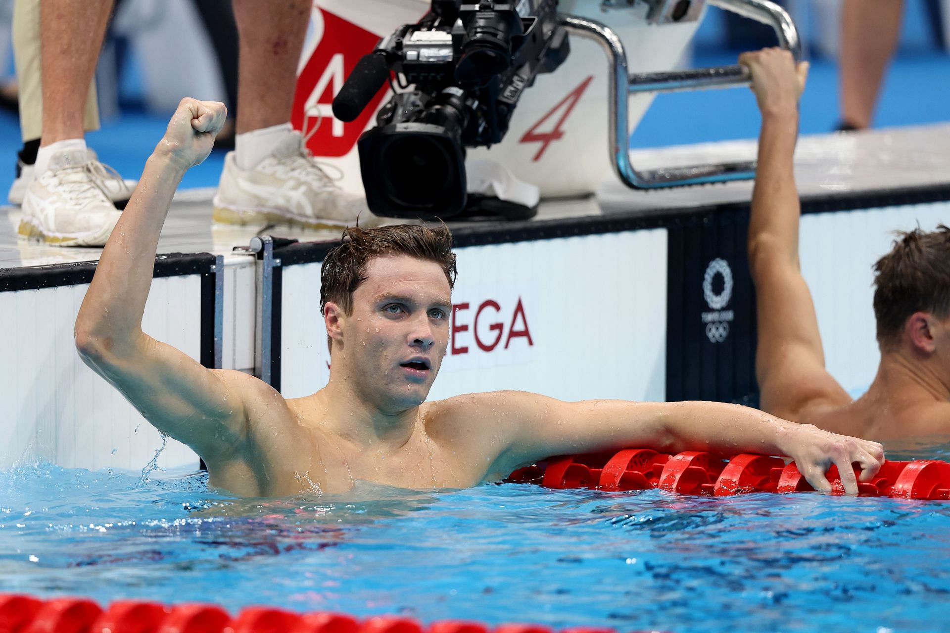 Robert Finke of Team United States celebrates after winning the gold medal in the Men's 800m Freestyle Final on day six of the Tokyo 2020 Olympic Games