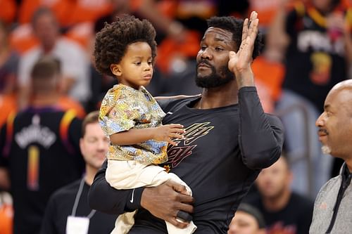 Deandre Ayton is Waving in the Middle of the game