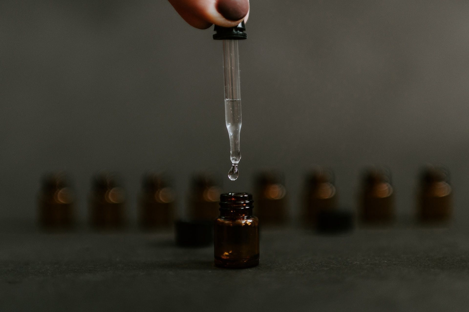 Using castor oil (Photo by Kelly Sikkema on Unsplash)