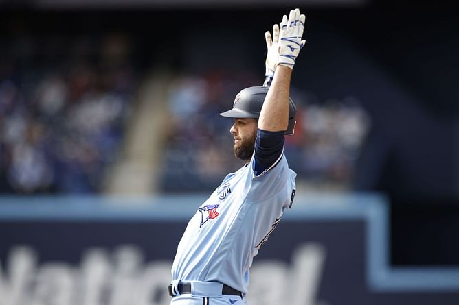 Toronto Blue Jays fans ecstatic as team sweeps the Atlanta Braves on walk-off single: "Grab the BROOM boys" "Wow, wow, wow! What a game!"