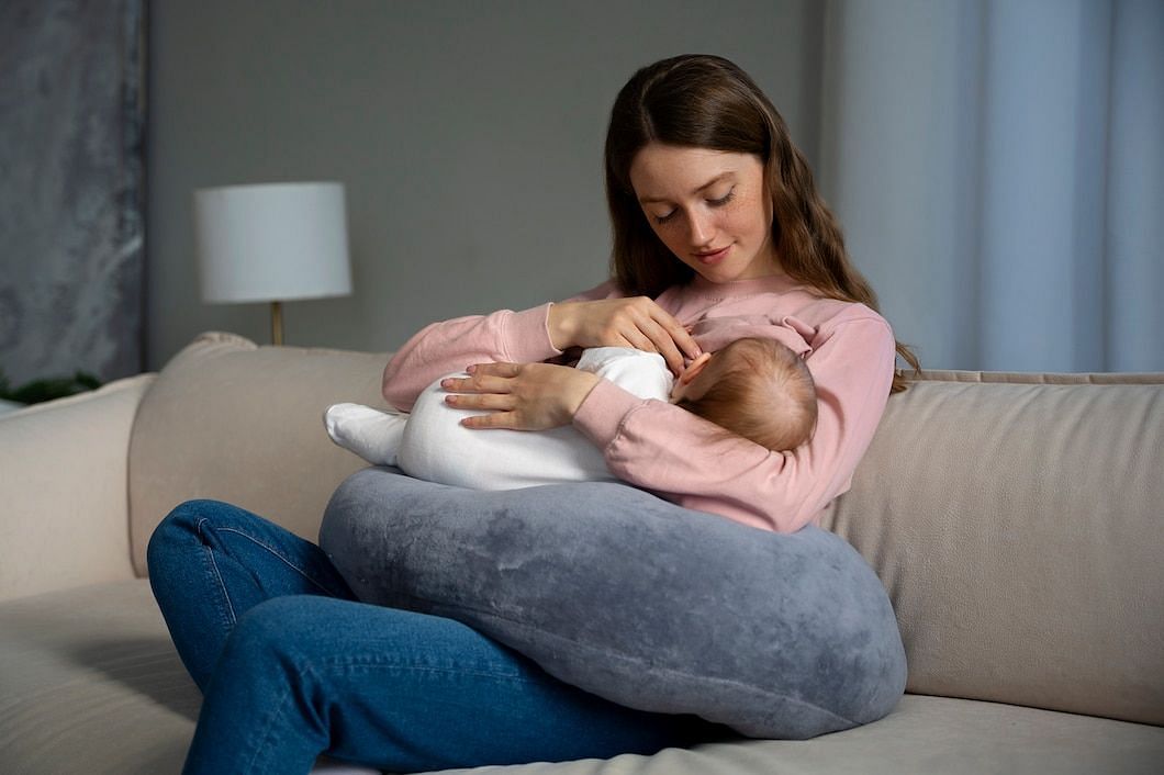 Breastfeed your baby at least 8-12 times a day. (Image via Freepik)