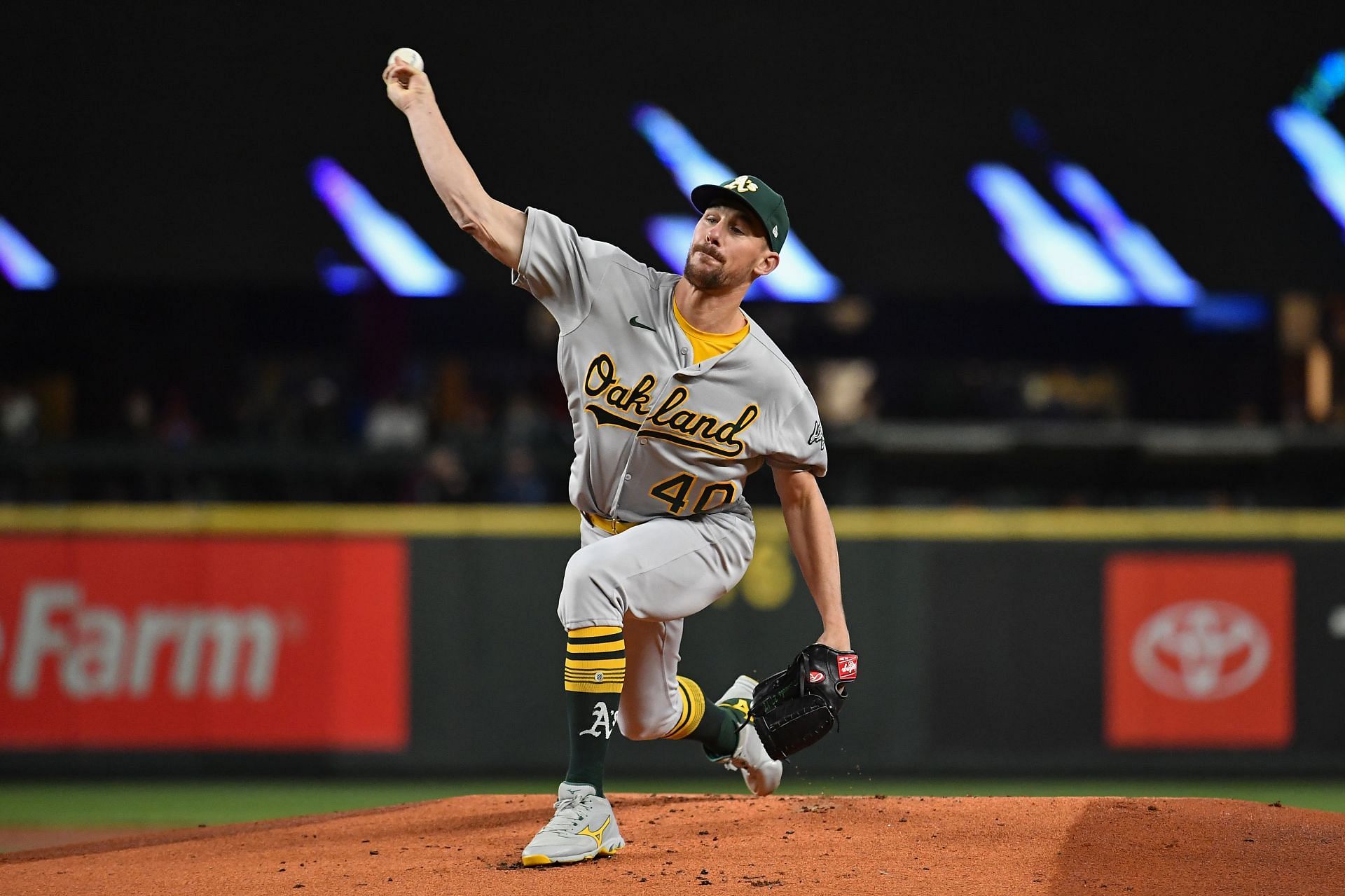 Oakland Athletics v Seattle Mariners SEATTLE, WASHINGTON - SEPTEMBER 28: Chris Bassitt #40 of the Oakland Athletics throws a pitch during the first inning against the Seattle Mariners at T-Mobile Park on September 28, 2021 in Seattle, Washington. (Photo by Alika Jenner/Getty Images)