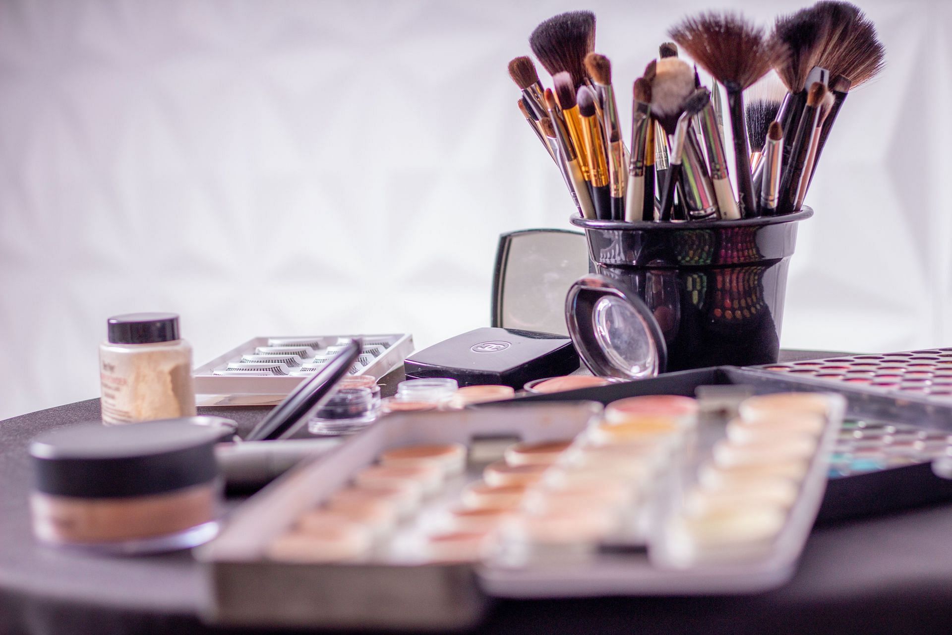 Shine control solutions: Discover the best makeup products for oily skin (Image via Pexels)