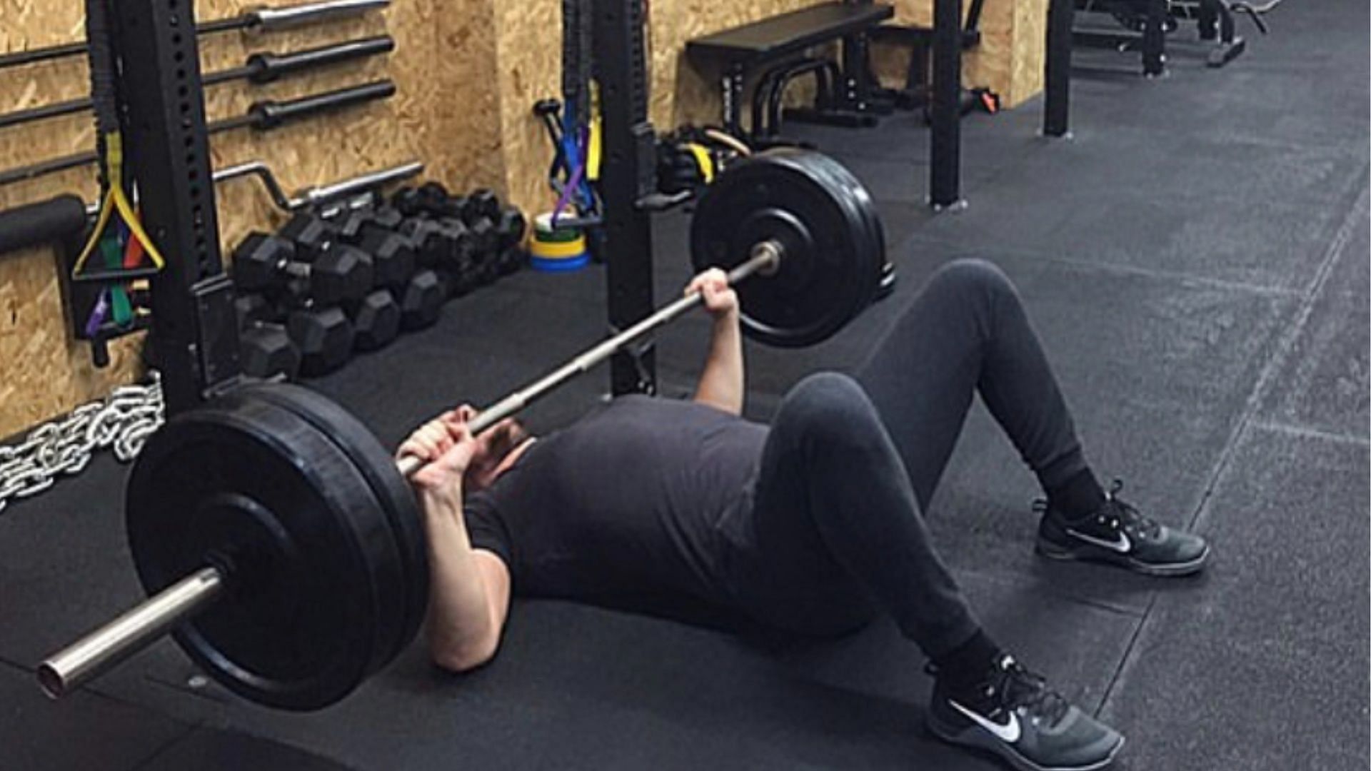 Floor press is an amazing exercise to develop upper-body strength. (Photo via Instagram/labforfitness)