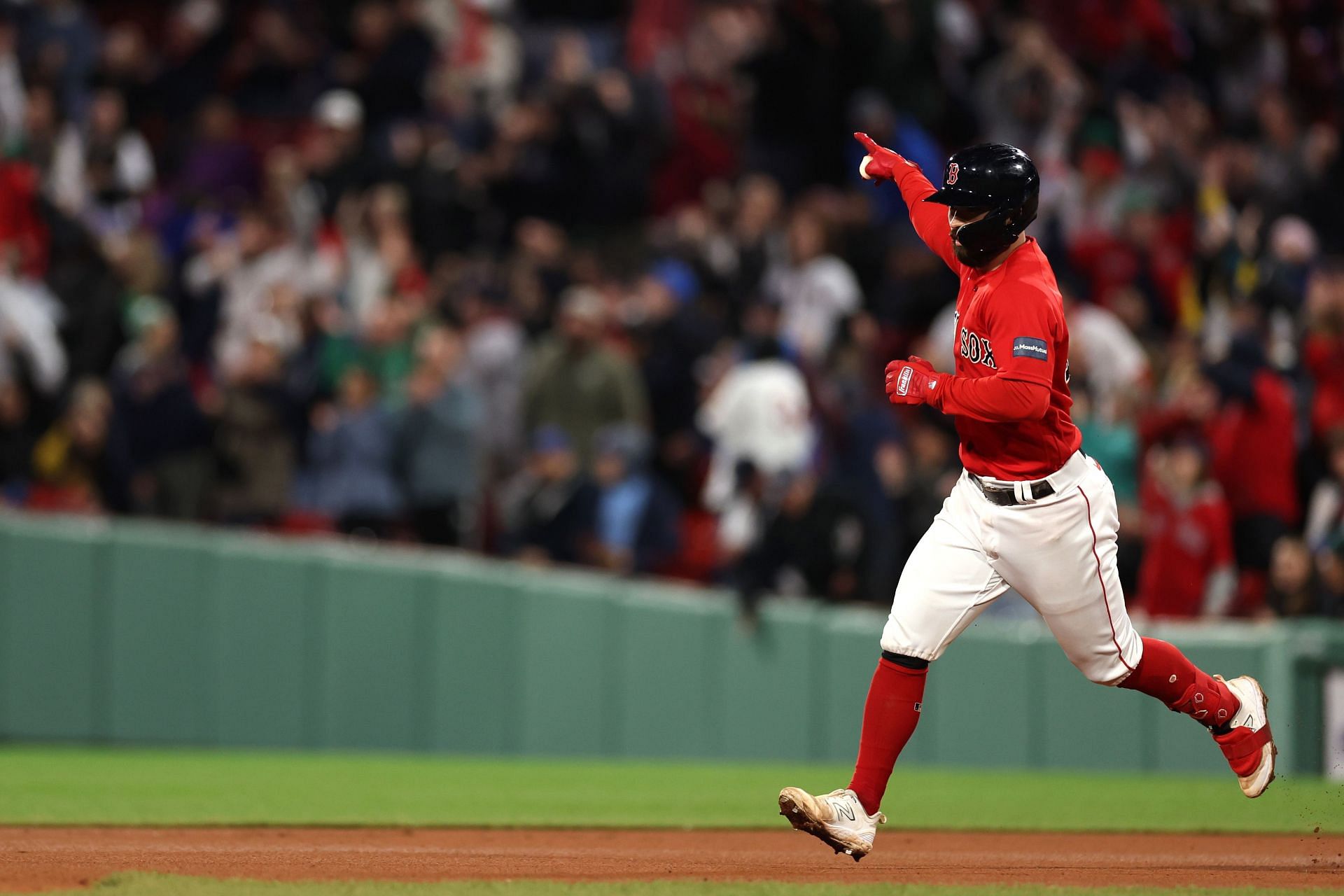 Connor Wong's two homers lifts Red Sox to 7-6 win over Blue Jays