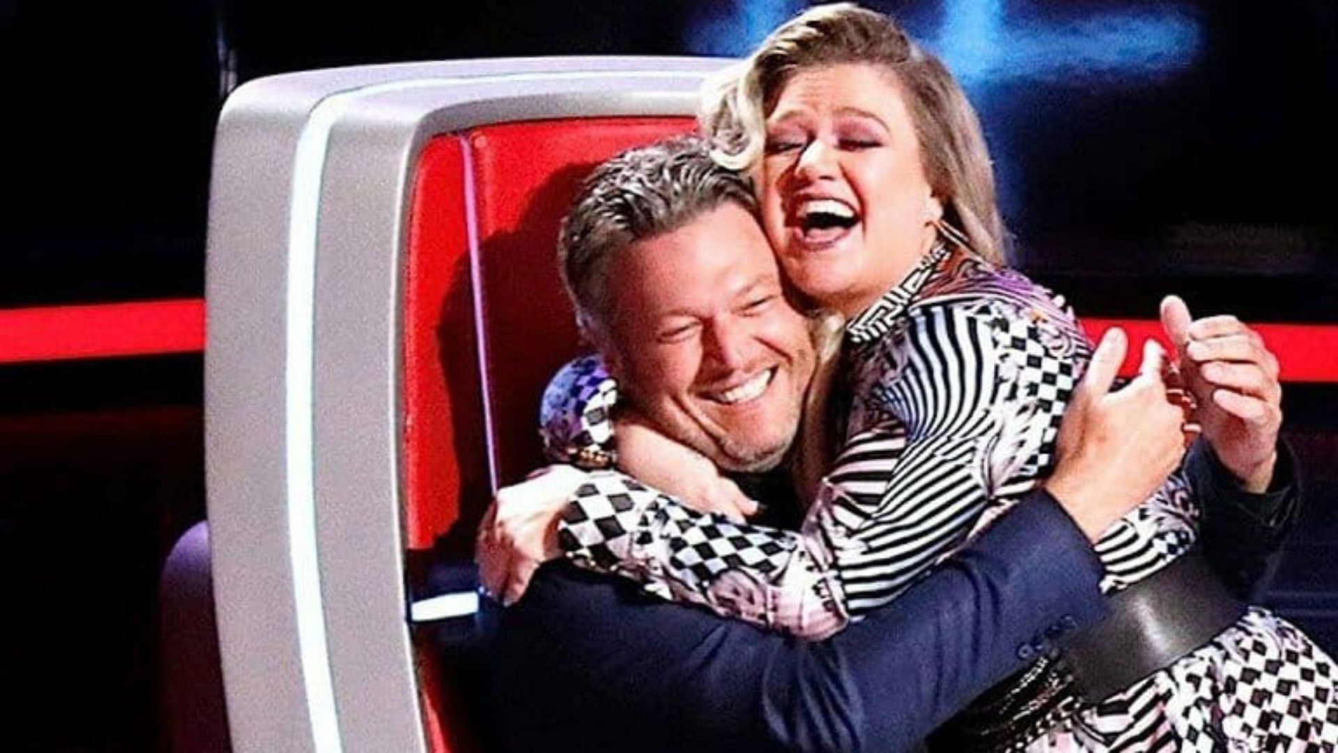 Kelly Clarkson and Blake Shelton (Image via NBC)