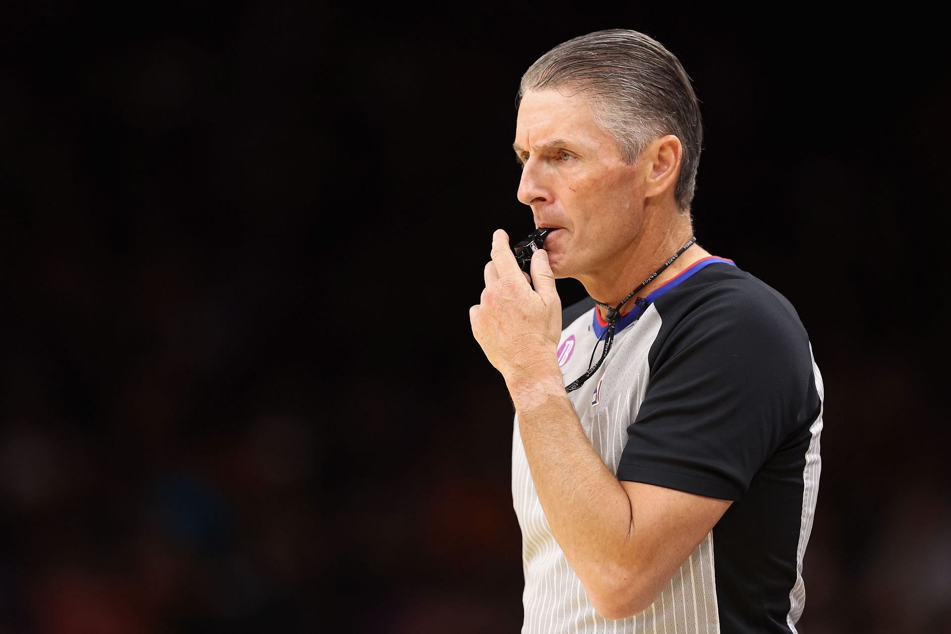 Scott Foster during a game between the LA Clippers and Phoenix Suns
