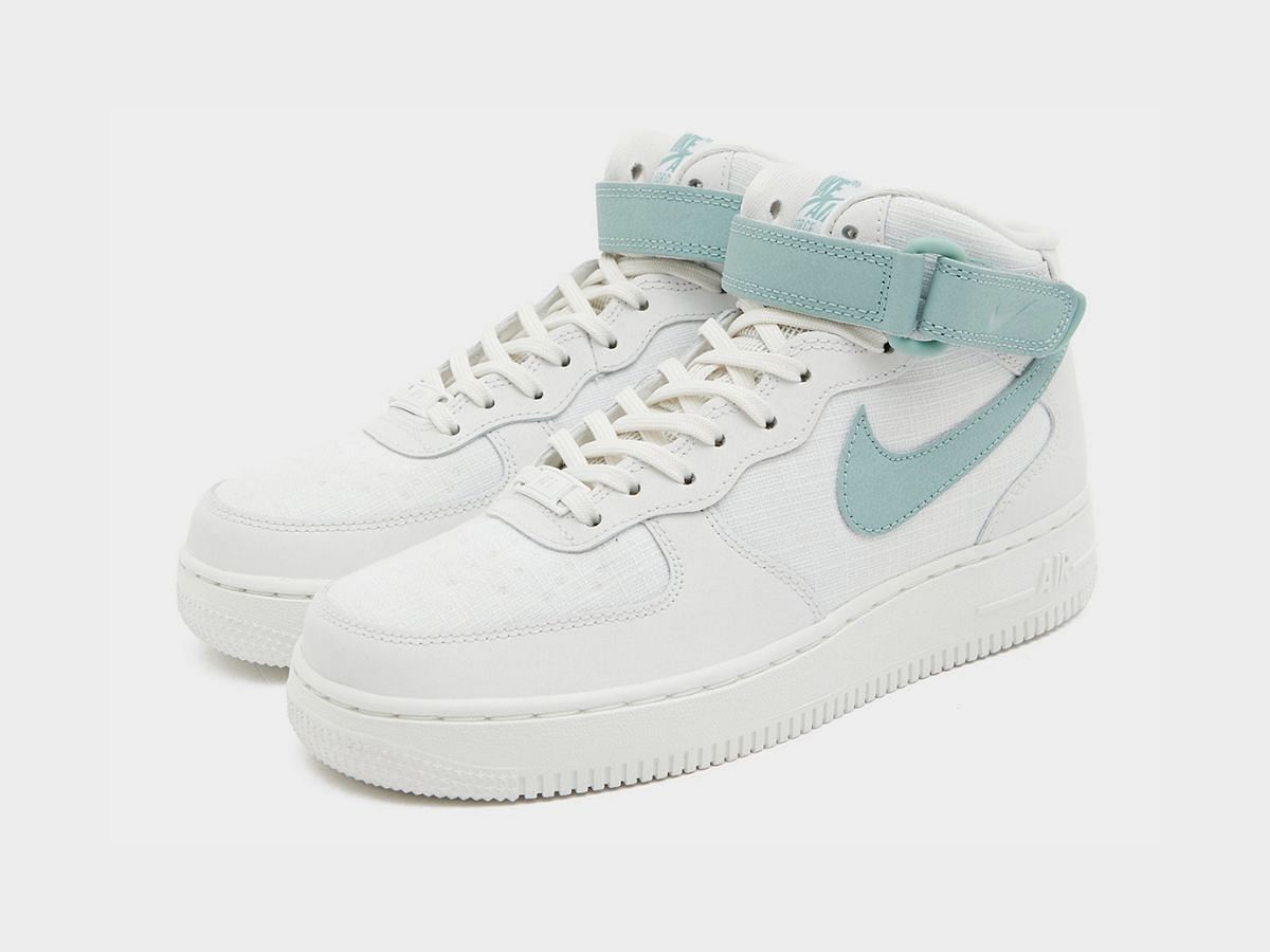 Seafoam hotsell green nikes