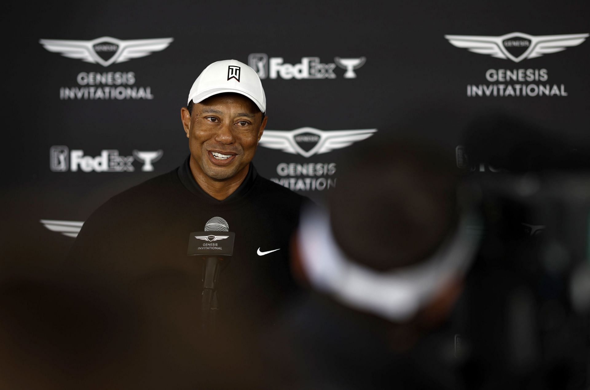 Tigers Woods Derek Jeter flirting Fact Check Did Derek Jeter and Michael Jordan teach Tiger Woods how to flirt with women at a New York club?