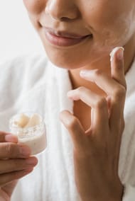 How to choose the right moisturizer for dry skin? (Image via Pexels)