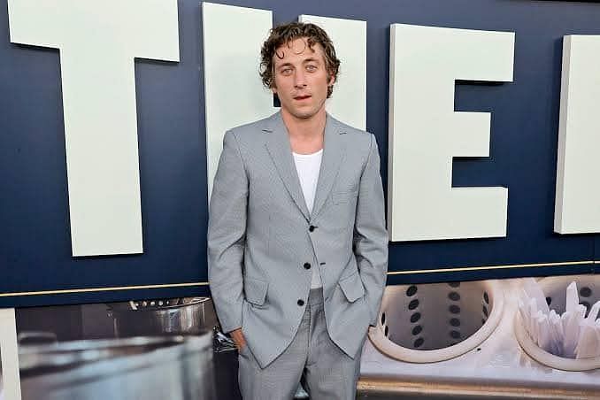 How old is Jeremy Allen White?