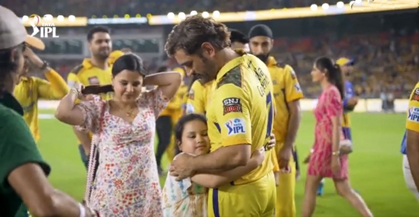 Ziva hugs her dad after Chennai&rsquo;s fifth IPL triumph. (Pic: iplt20.com)