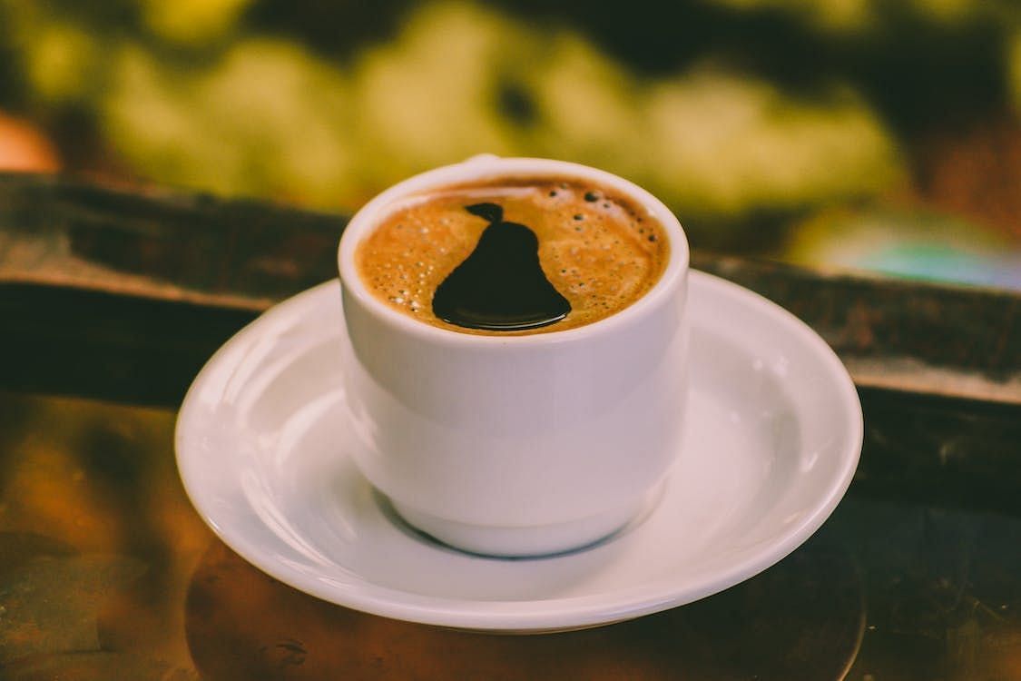 Chicory coffee offers a flavorful and caffeine-free alternative. (Image via Pexel/Samer Daboul)