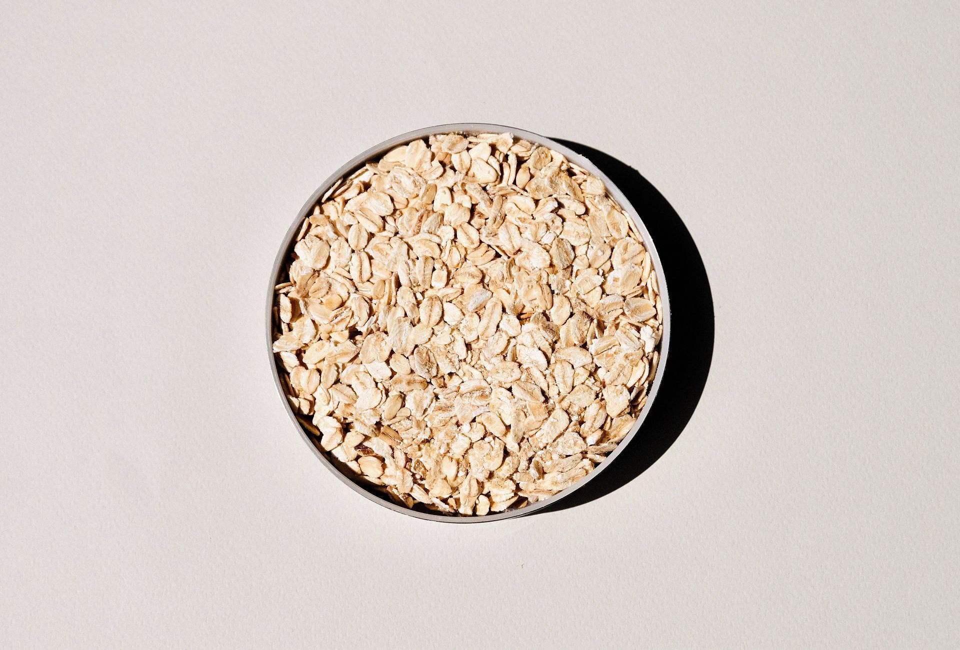 oats can be a great source of fiber. (image via unsplash / jocelyn morales)