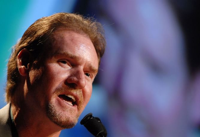 When Wade Boggs crossed enemy lines by wearing Yankees WS ring to celebrate Red Sox in a hilarious twist