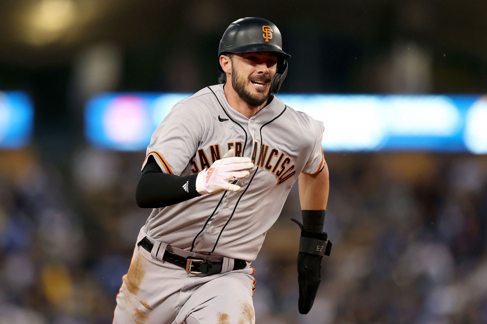 Division Series - San Francisco Giants v Los Angeles Dodgers - Game Four: LOS ANGELES, CALIFORNIA - OCTOBER 12: Kris Bryant #23 of the San Francisco Giants runs to third base against the Los Angeles Dodgers second inning in game 4 of the National League Division Series at Dodger Stadium on October 12, 2021, in Los Angeles, California. (Photo by Ronald Martinez/Getty Images)