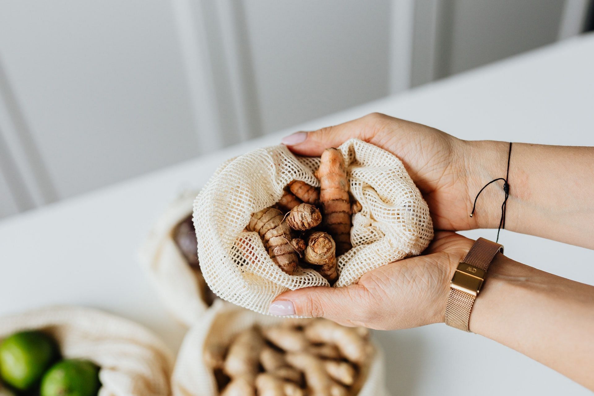 Turmeric root is beneficial for the skin. (Photo via Pexels/Karolina Grabowska)