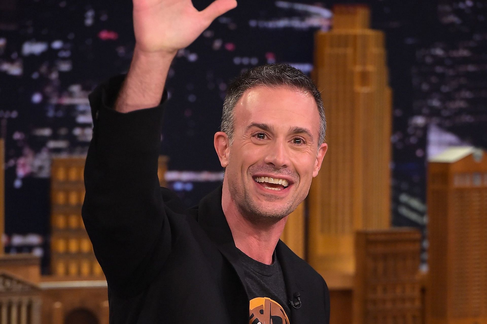 Freddie Prinze Jr. expresses frustration with returning to the Star Wars franchise and feeling that each return dilutes his character&#039;s impact (Image via The Jimmy Fallon Show)