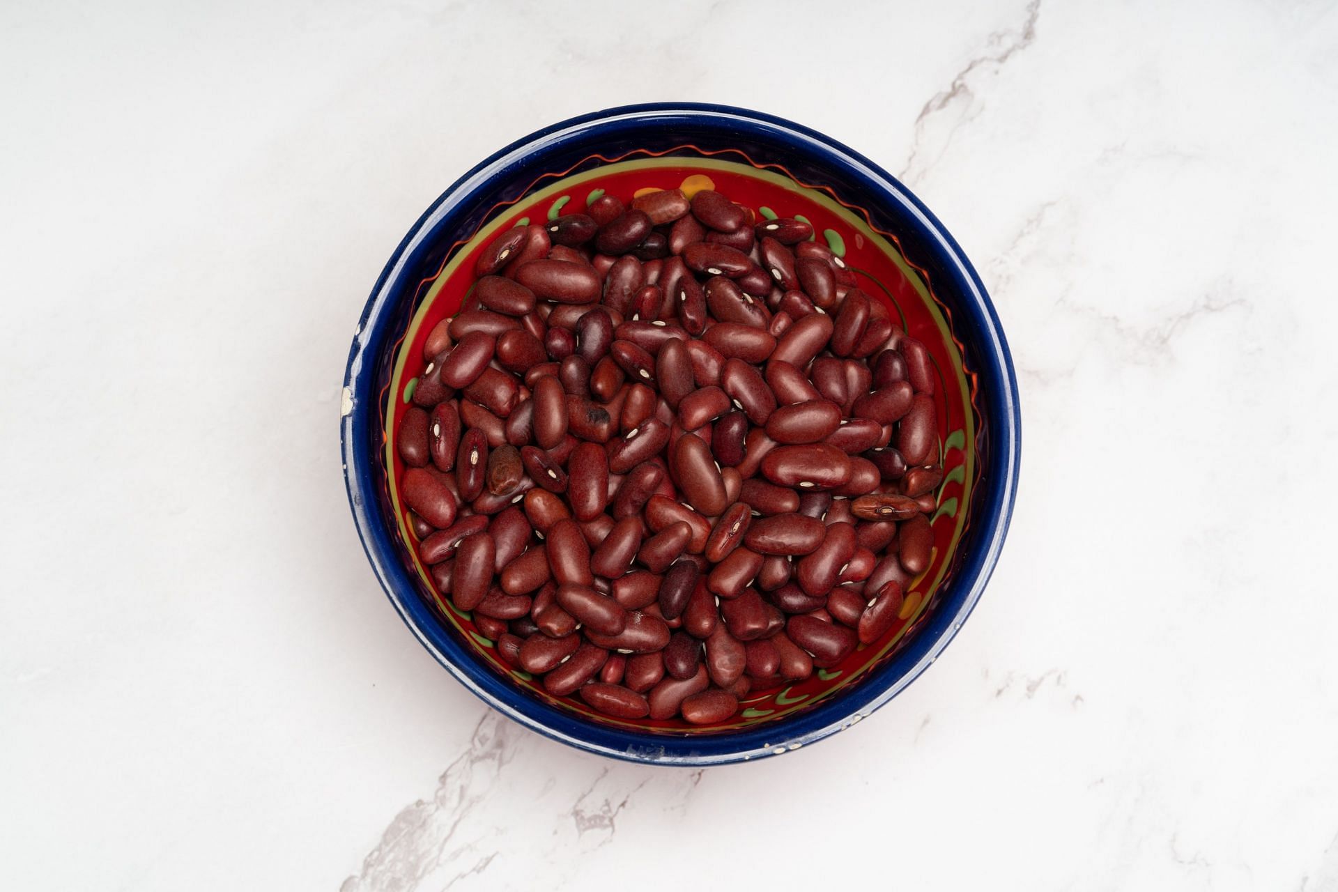 Regulate your blood pressure with potassium-rich beans. (Image via Pexels/ Markus Winkler)