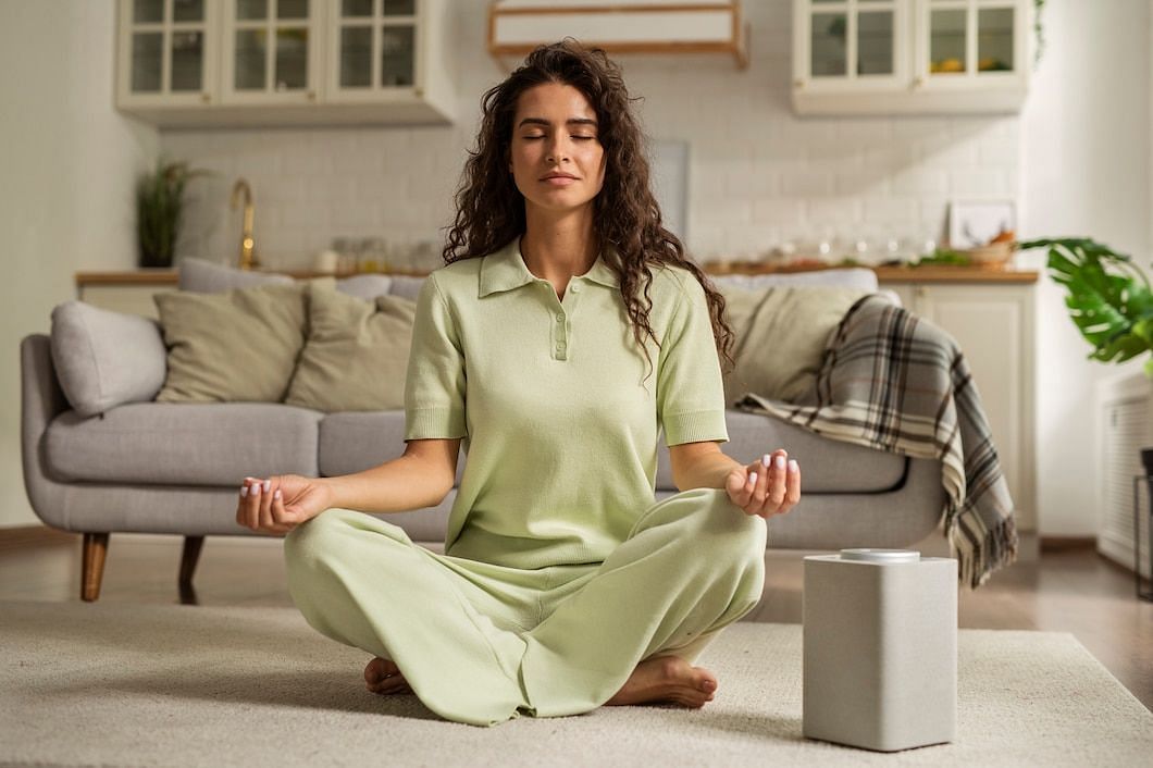 Relaxation and mindfulness contribute greatly to a stronger immune system. (Image via Freepik)