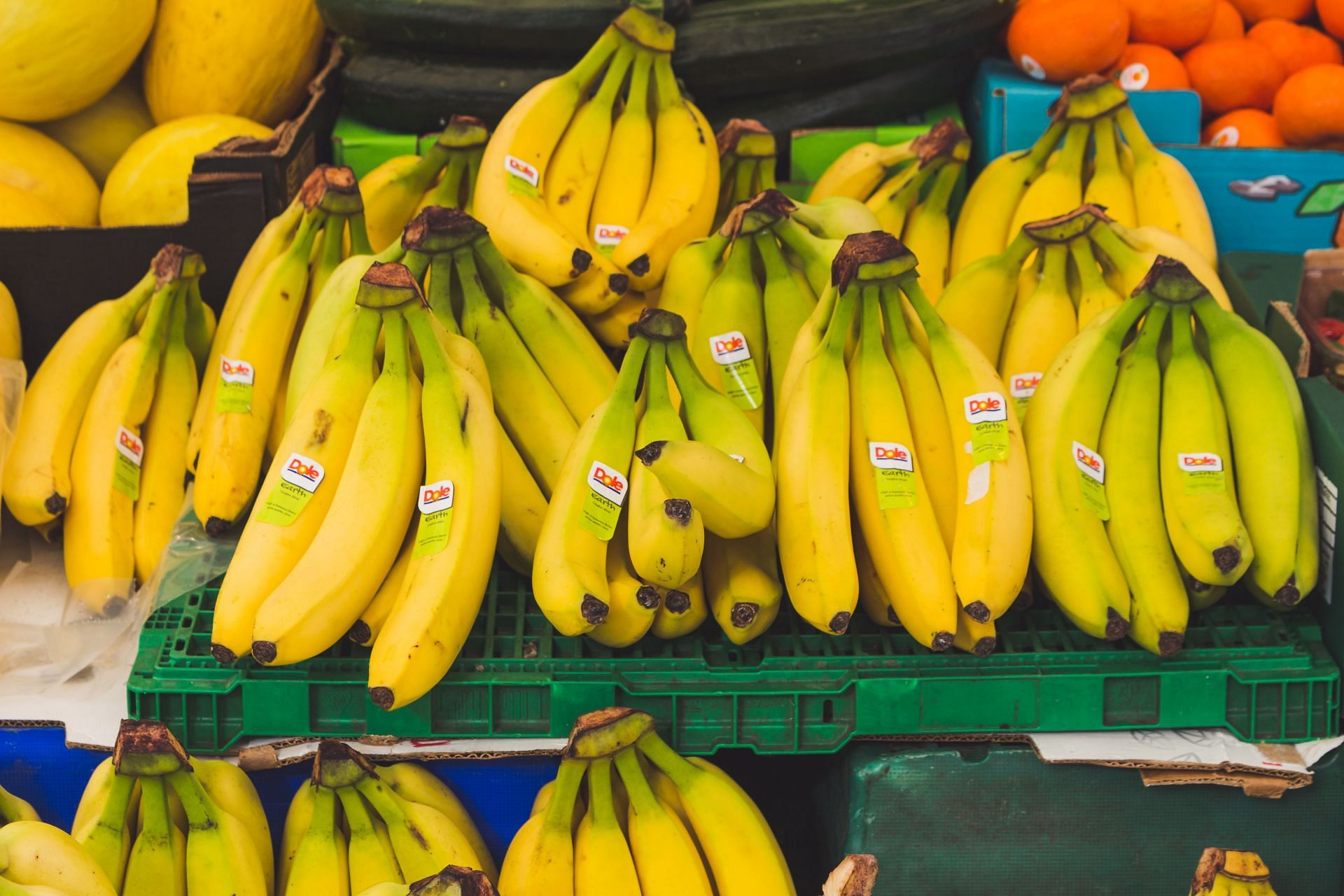 Bananas are a good source of magnesium (Image via Pexels)