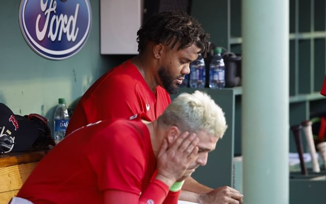 Boston Red Sox fans enraged as team loses to St. Louis Cardinals on Kiké Hernández's throwing error: "Terrible game from Cora"