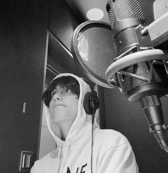 "My heart can't handle": Fans swoon over Kim Tae-hyung's latest
