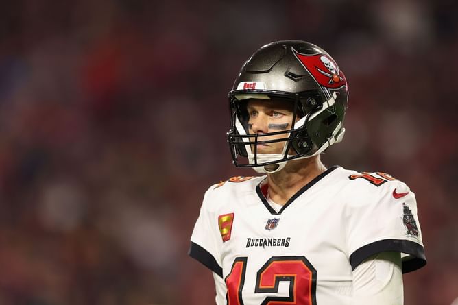 Tom Brady strongly considering quitting 10-year $375M FOX deal, NFL insider claims