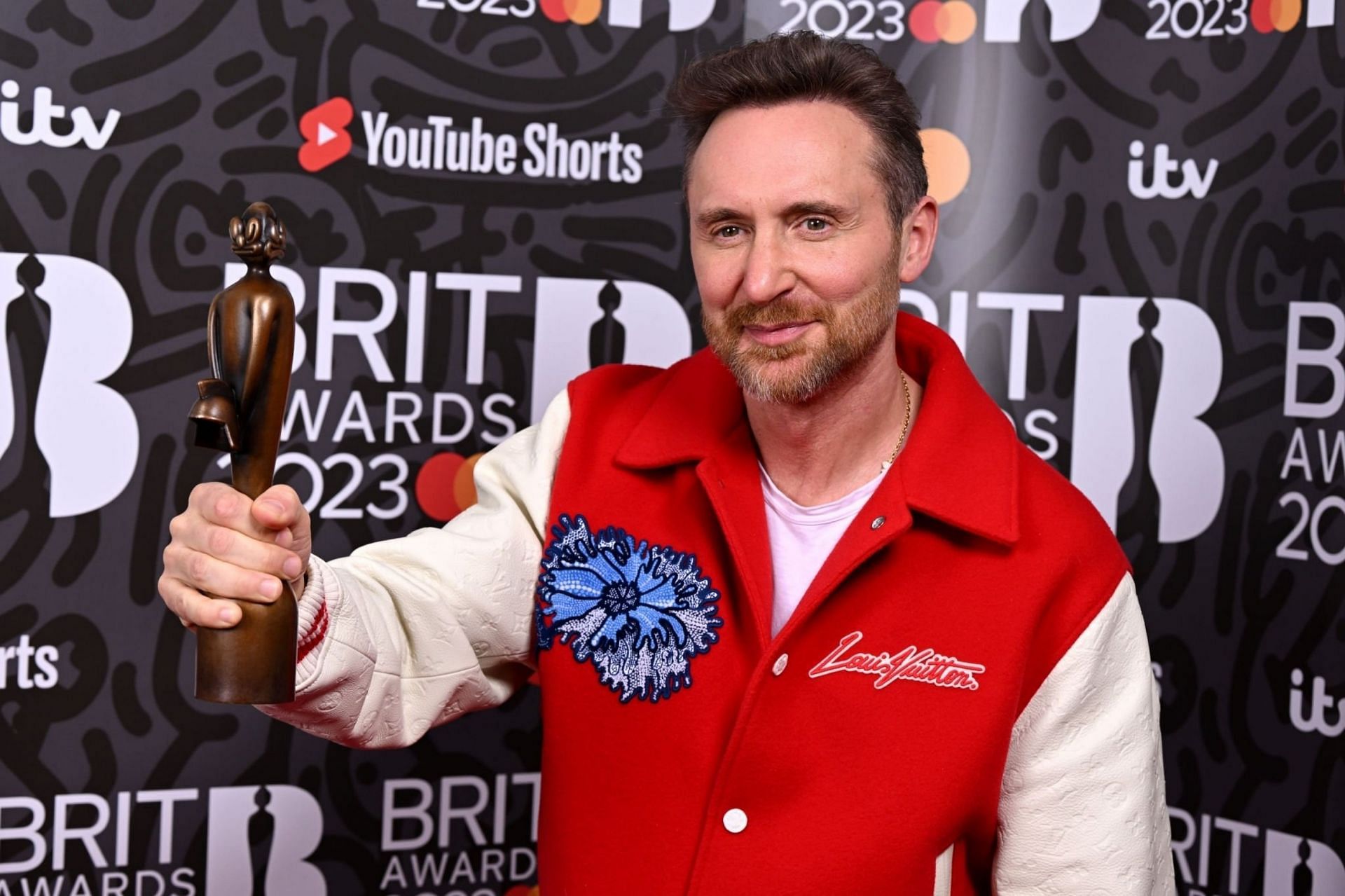  David Guetta poses with the award for Producer of the Year in the media room during The BRIT Awards 2023 at The O2 Arena on February 11, 2023 in London, England(Image via Getty Images)