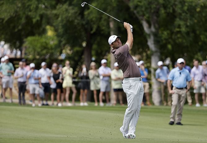 "Save the knee" - Fans react to Scottie Scheffler's 'unorthodox' footwork at AT&T Byron Nelson