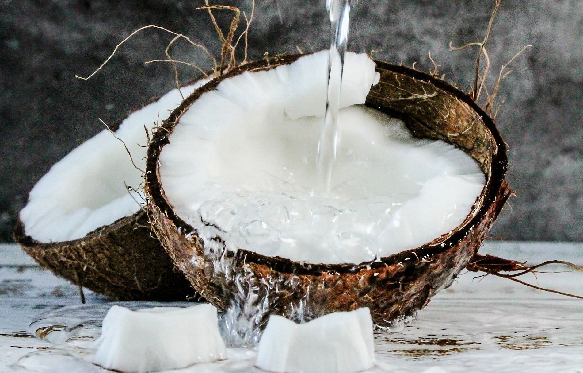 Coconut water in pregnancy (Photo via Tijana Drndarski/Unsplash)