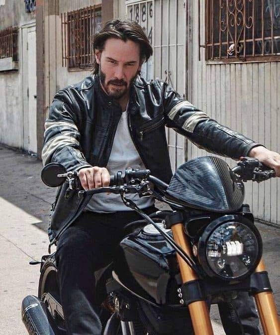 How tall is Keanu Reeves?