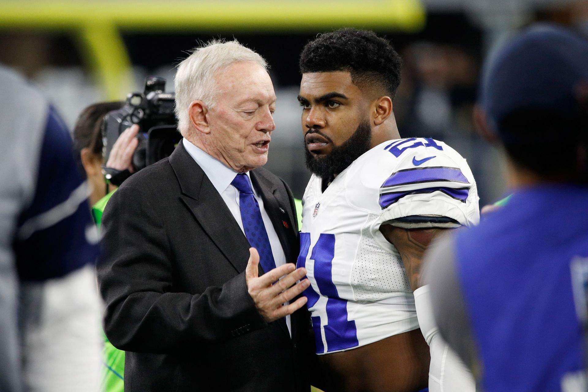 Dallas Cowboys rookie Ezekiel Elliott creating a marketing buzz