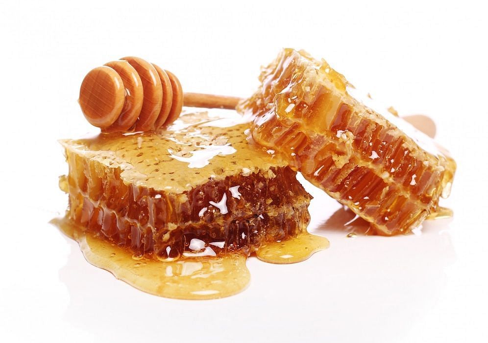 The numerous health benefits and immunity boosting traits make honey good for you (Image via Freepik/Racool_Studio)