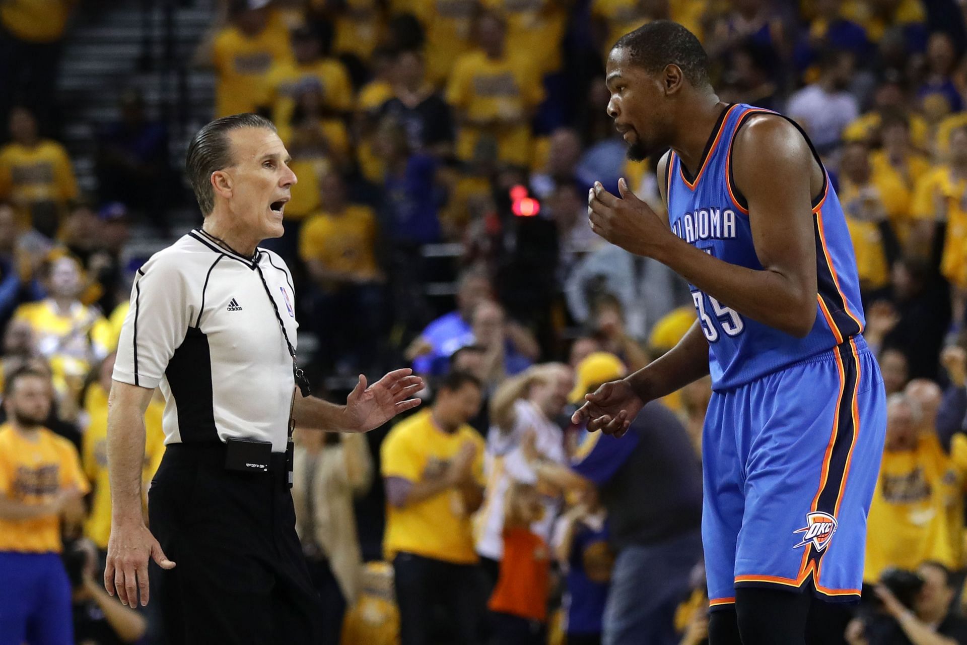 Mauer is one of the most controversial NBA referees of all time (Image via Getty Images)