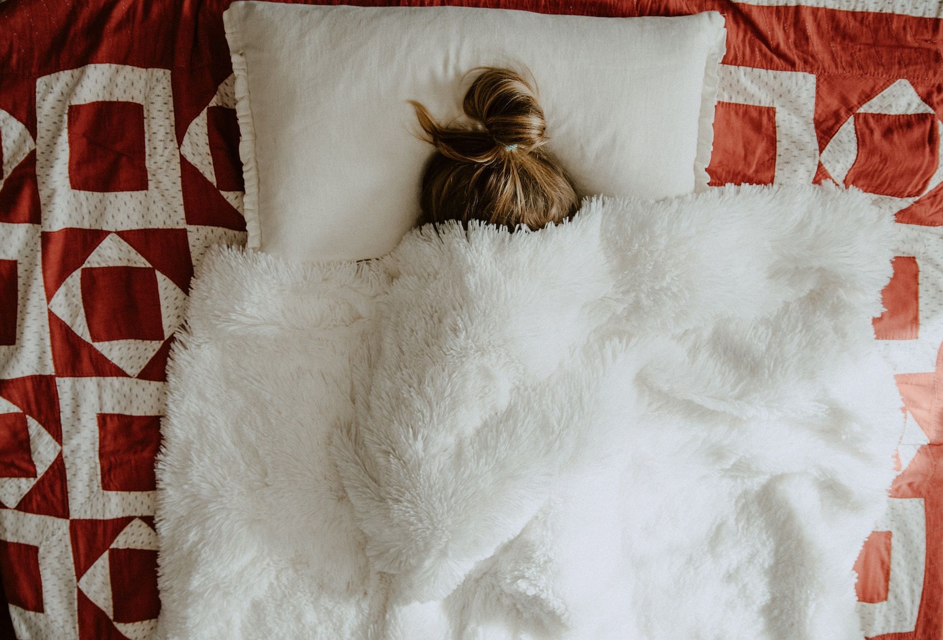 Weighted blankets (Photo via Kelly Sikkema/Unsplash)