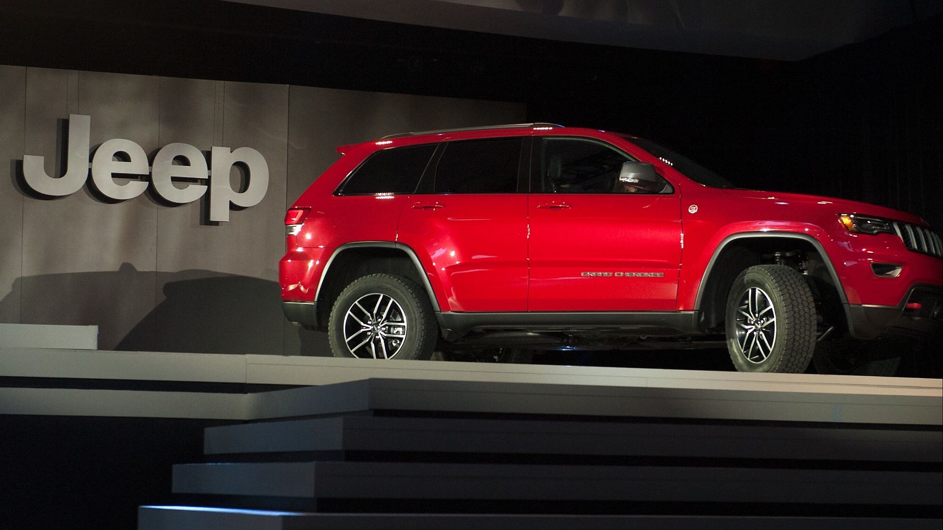 The recalled Jeep Cherokee SUVs could catch fire even when the engines are turned off (Image via Bryan Thomas/ Getty Images)