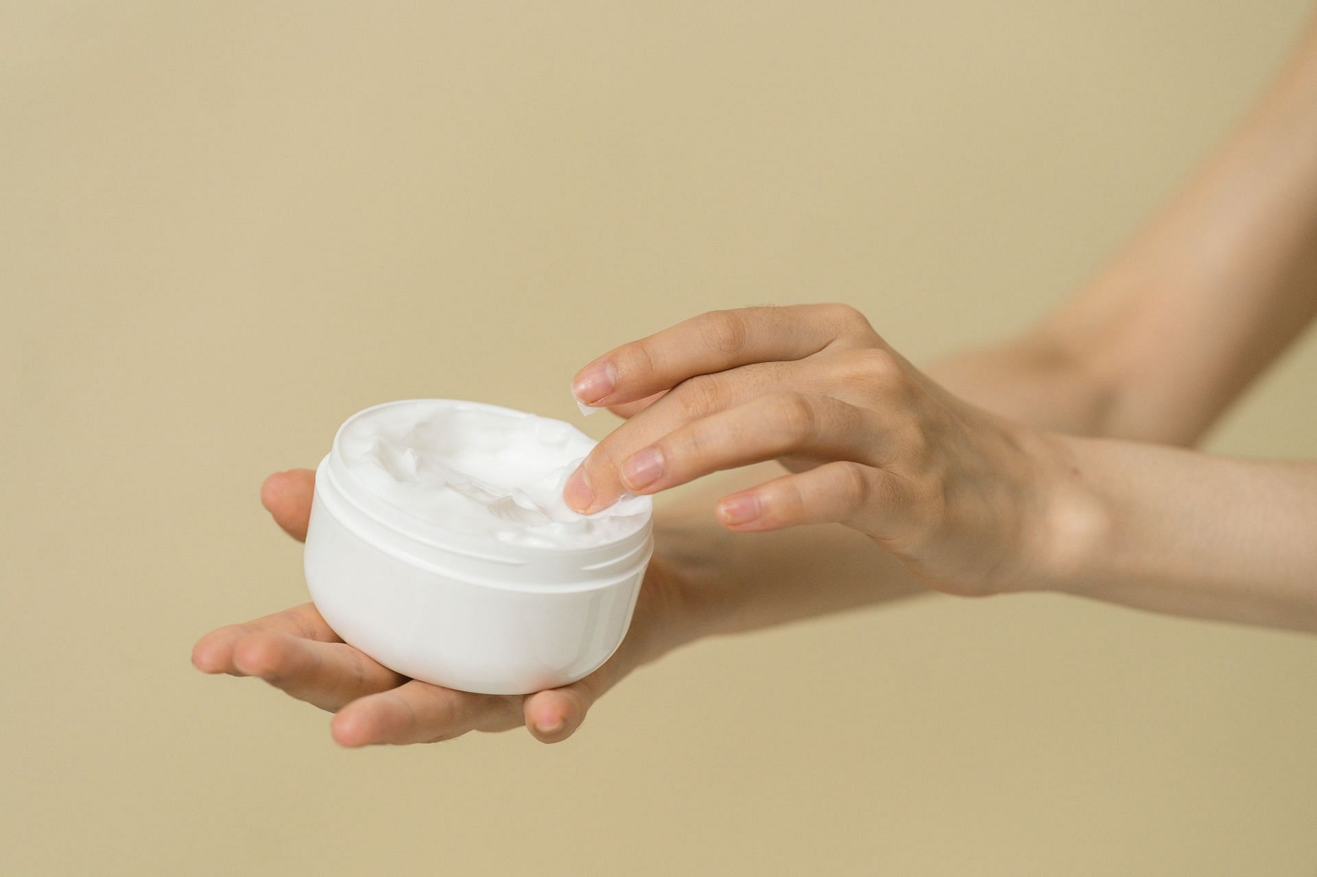 When looking for moisturizer for dry skin, opt for rich and creamy ones (Image via Pexels)