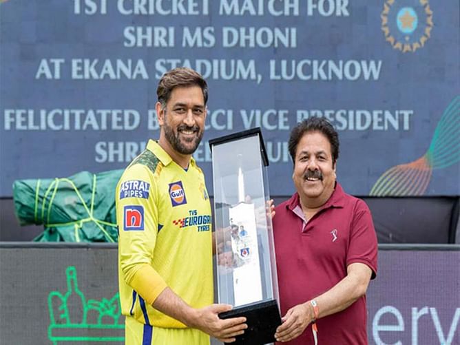 [Watch] MS Dhoni felicitated with special award by Rajiv Shukla for his first match at the Ekana Cricket Stadium