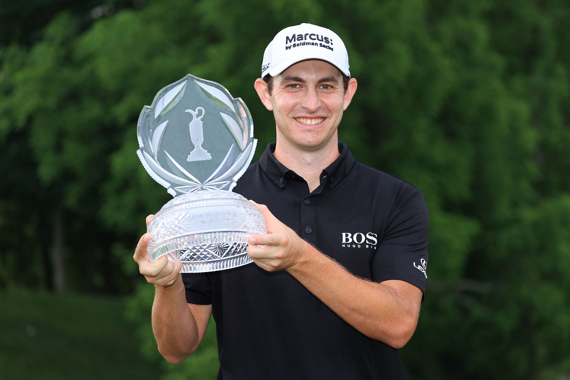 Cantlay poses with the Memorial Tournament trophy in 2021