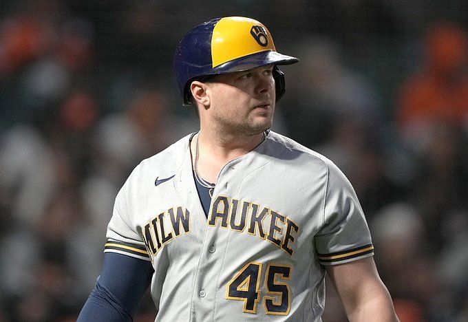 Milwaukee Brewers fans react to team signing Luke Voit to one-year deal  after he opted out of his minor-league contract: Voit being back is great