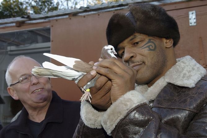 Did Mike Tyson have a 20-inch neck? Watch the boxing legend do a brutal exercise as an 18-year-old