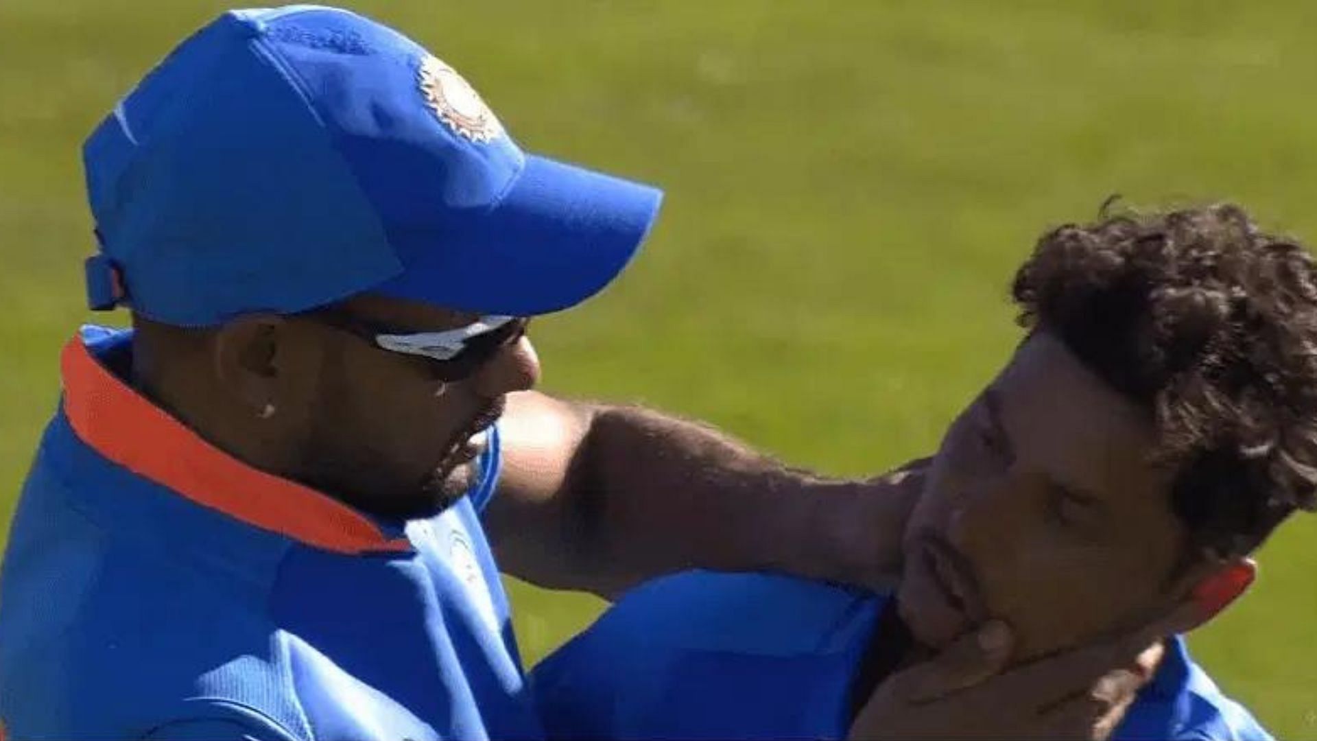 Shikhar Dhawan (L) and Kuldeep Yadav (P.C.:twitter)